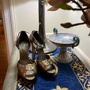 Ferragamo gold size 6.5-7